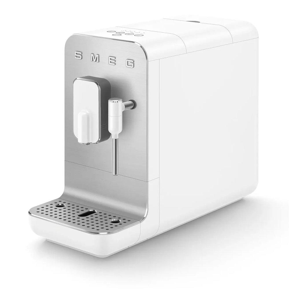 Автоматическая кофемашина Smeg BCC 12WHMEU — ракурс 1 из 8